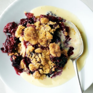 CINNAMON SPICED PEACH AND BLACKBERRY CRUMBLE